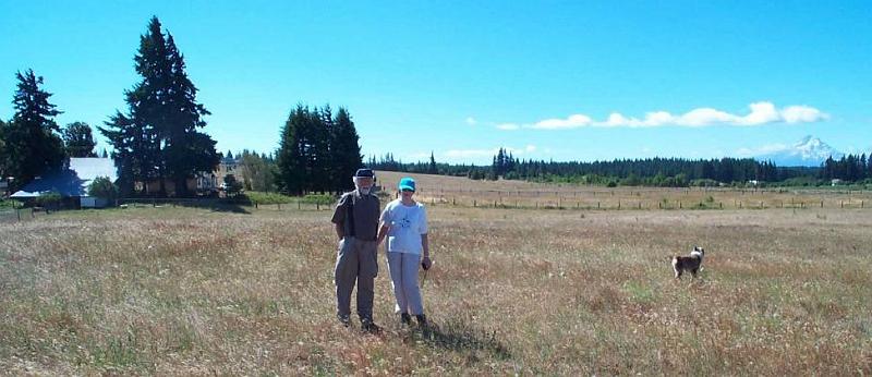 Mom and Dad w Mt Hood.JPG